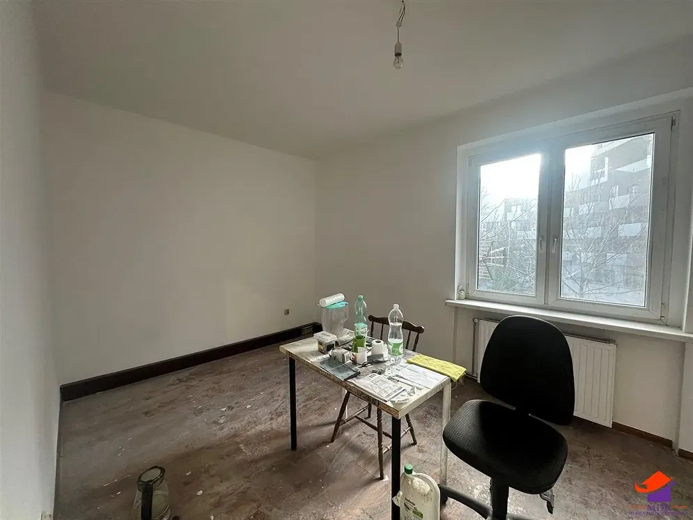 Ostalo; potrebna renovacija, prirodno svjetlo