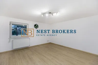 Σαλόνι; θέα, ξύλινο πάτωμα, φυσικό φως