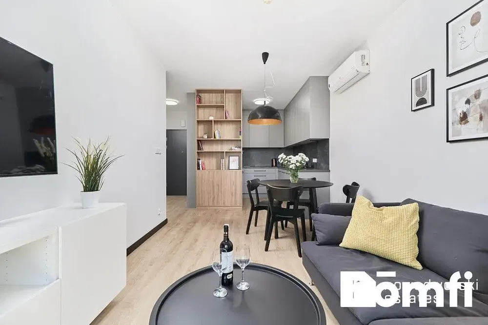 Wohnzimmer; moderner stil, holzboden, tageslicht