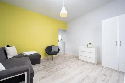 Wohnzimmer; holzboden, tageslicht, moderner stil