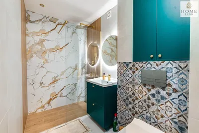 Badezimmer; fliesenboden, renoviert, tageslicht, moderner stil