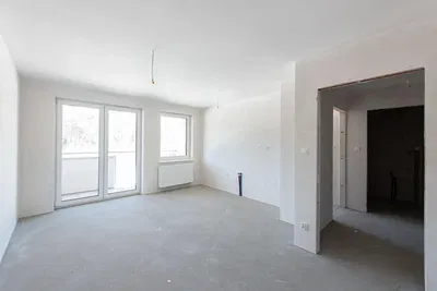 Дневна соба; природно светло, потребна реновација