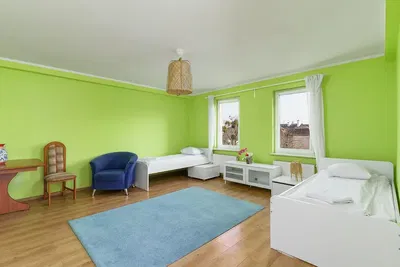 Schlafzimmer; tageslicht, holzboden