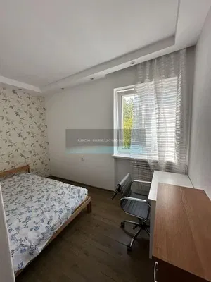 Спаваћа соба; природно светло, дрвени под, модерни стил