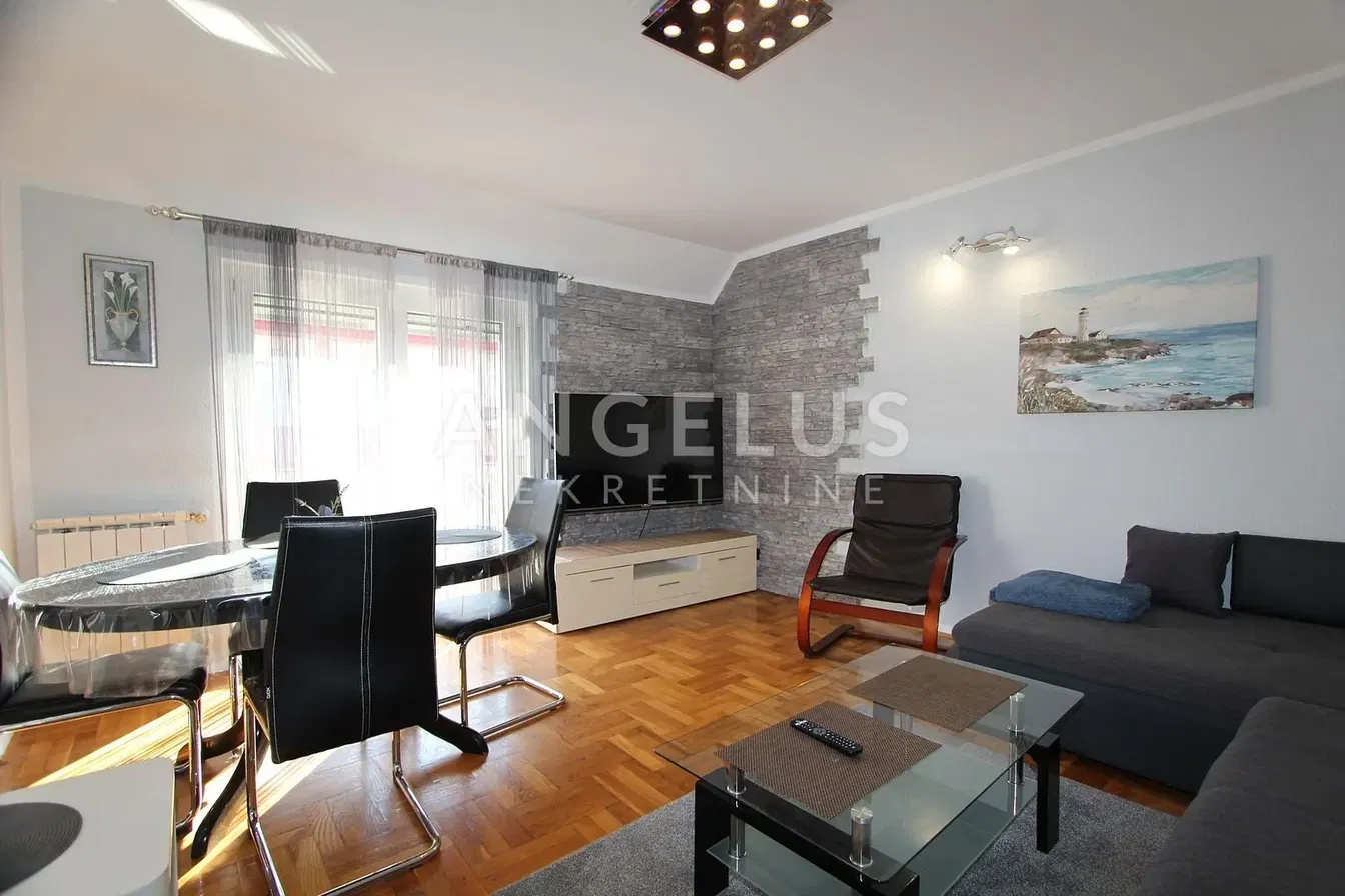 Dnevna soba; prirodno svjetlo, moderni stil