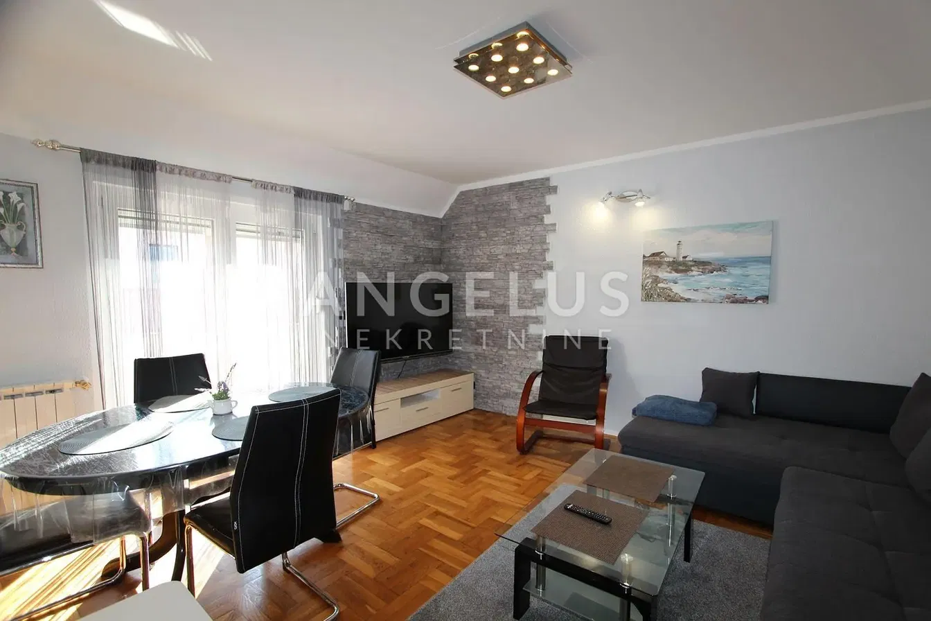 Dnevna soba; prirodno svjetlo, moderni stil