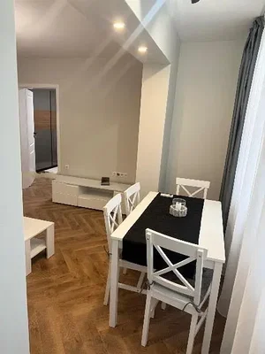 Wohnzimmer; holzboden, tageslicht