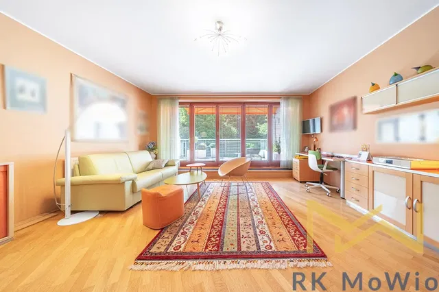 Дневна соба; поглед, дрвени под, природно светло, модерни стил