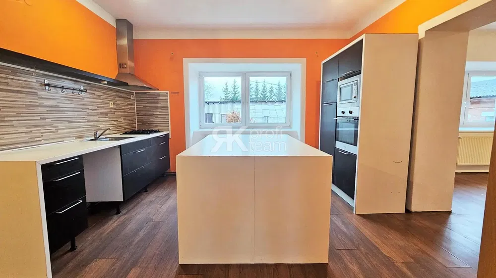 Кухня; кухненски уреди, гледка, плочки