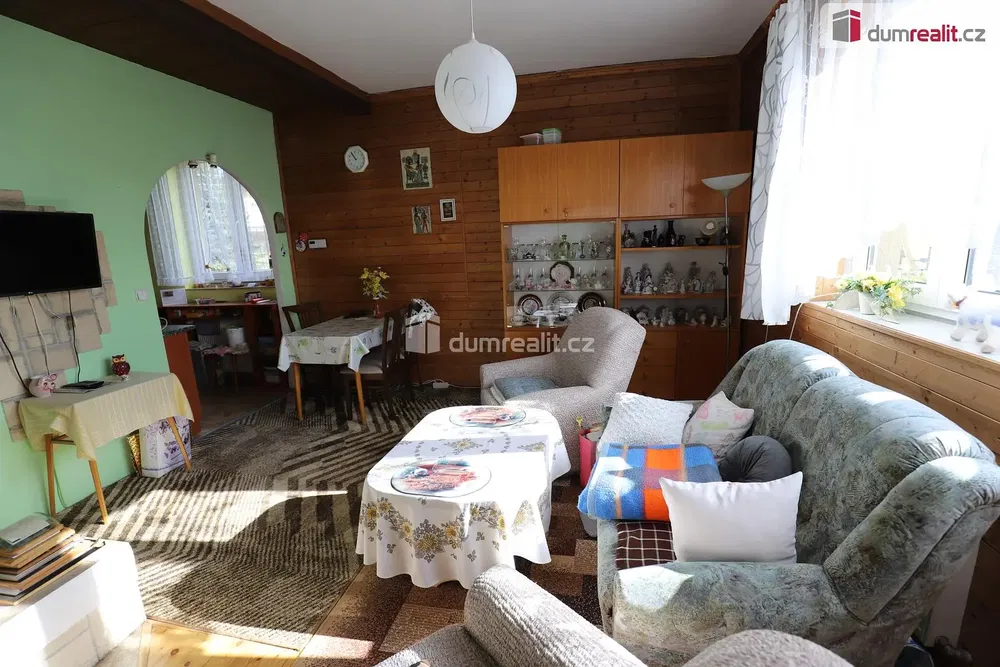 Salón; luz natural, estilo rústico