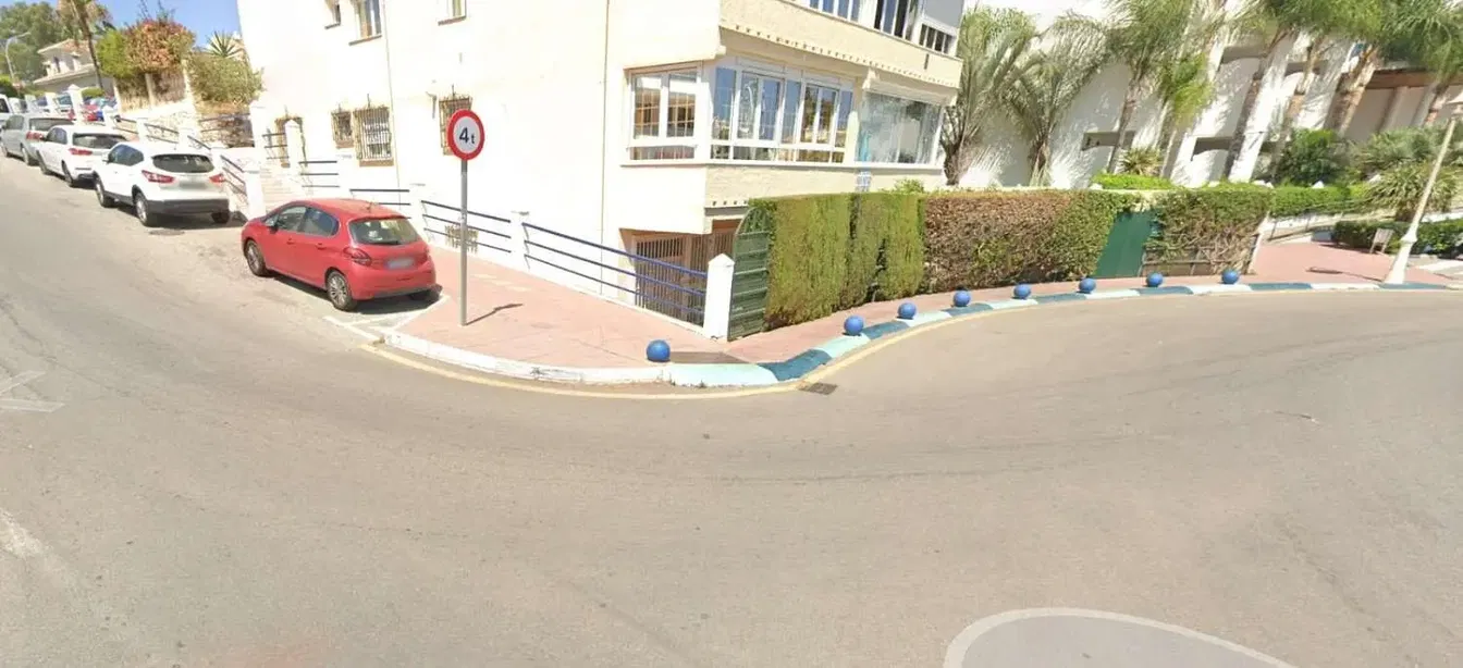 Kuća i okolina; pogled