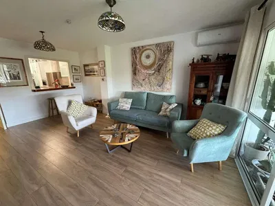 Oturma odası; doğal ışık, modern stil