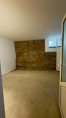 Otro; necesita renovación, luz natural