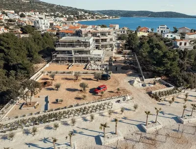 Casa y alrededores; vista