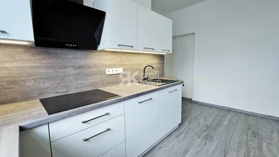 Cuisine; électroménager, rénové, lumière naturelle, style moderne