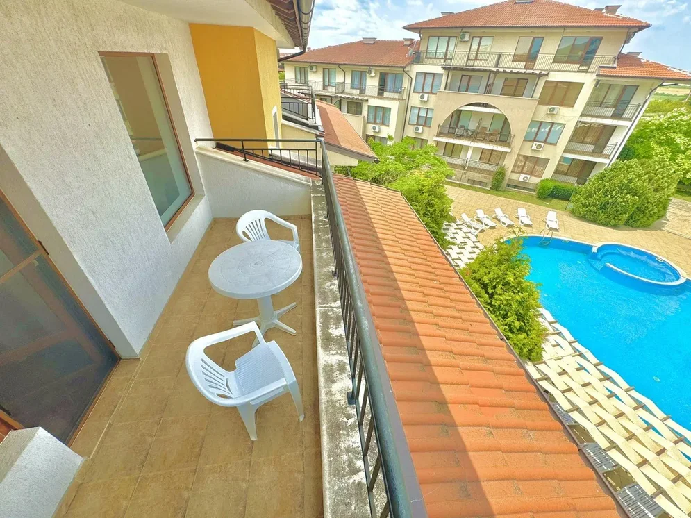 Balkon; výhled, dlažba