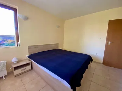 Spavaća soba; prirodna svjetlost, pločice