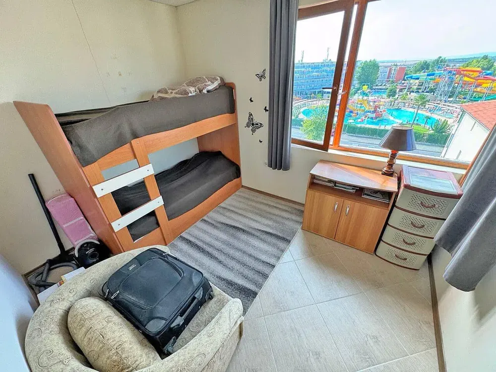 Chambre d'enfant; vue, lumière naturelle