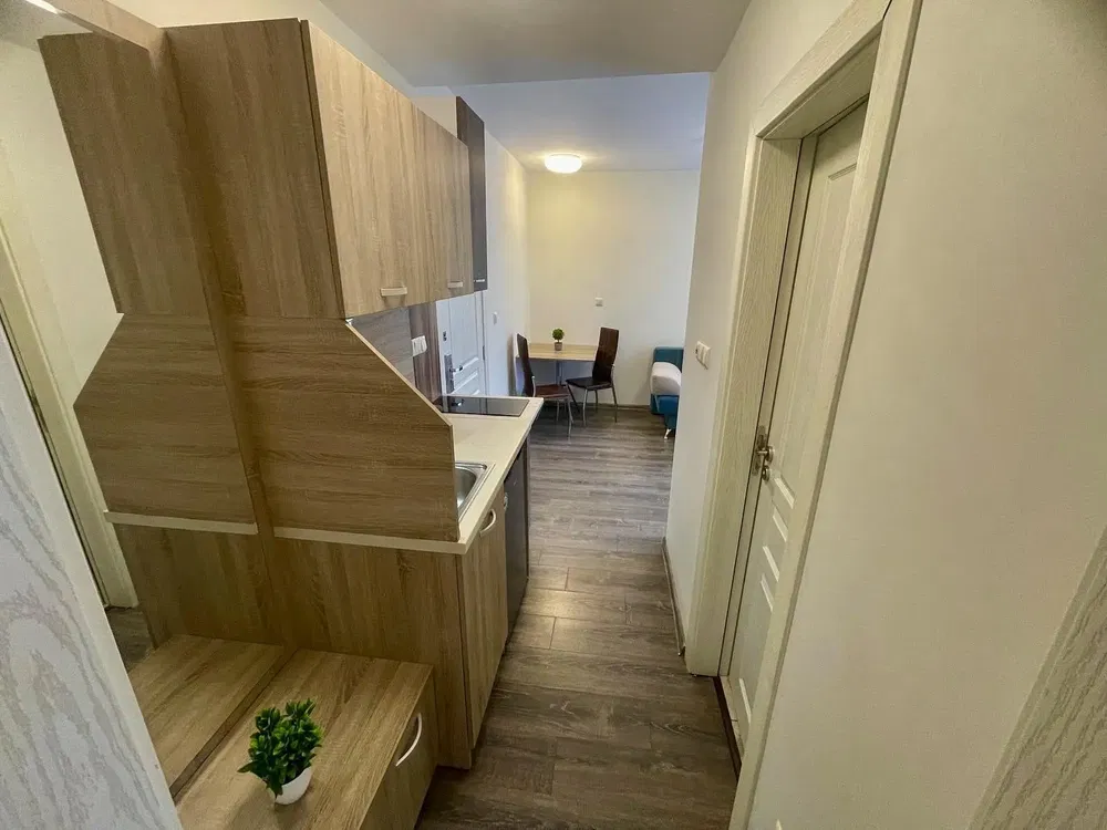 Cuisine; carrelage, lumière naturelle