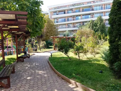 Maison et environs; vue, lumière naturelle