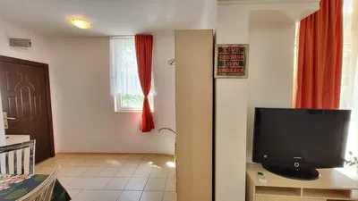 Salon; carrelage, lumière naturelle