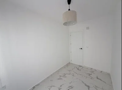 Sonstiges; fliesenboden, tageslicht