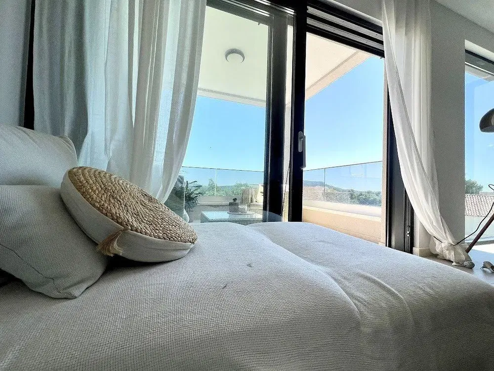 Schlafzimmer; blick, tageslicht, moderner stil