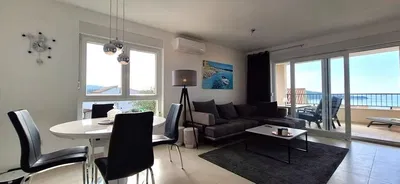 Wohnzimmer; blick, tageslicht, moderner stil