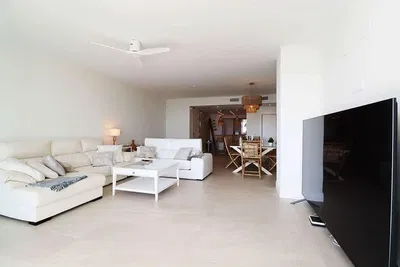 Dnevna soba; pločice, prirodno svjetlo