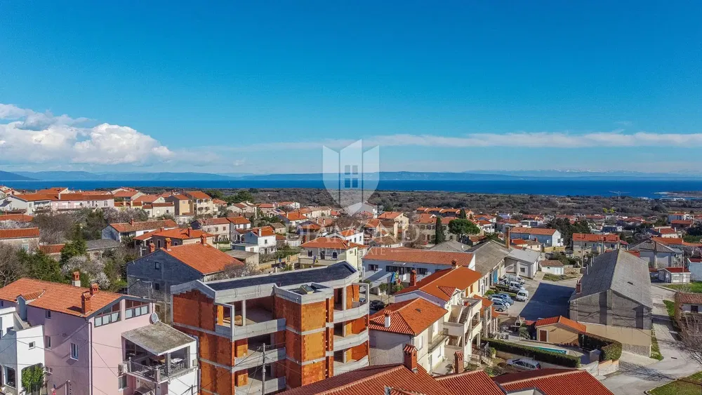 Casa y alrededores; vista