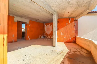 Otro; necesita renovación, luz natural