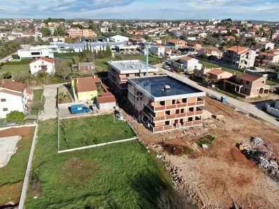 Casa y alrededores; vista