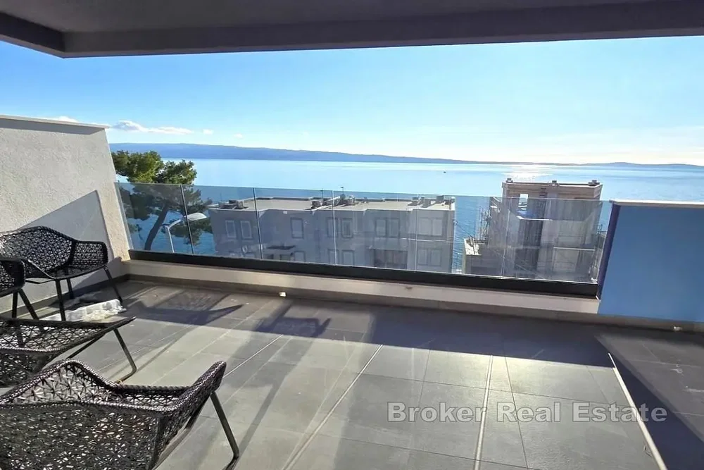 Terrazza; vista, pavimento in piastrelle