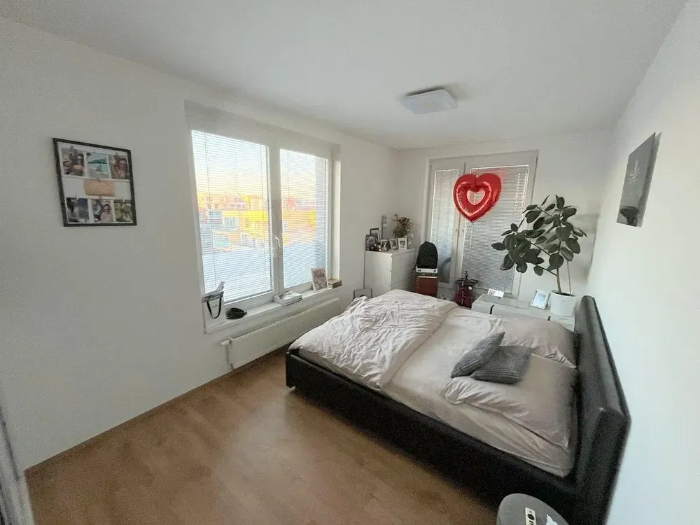 Bedroom; natural light, modern style