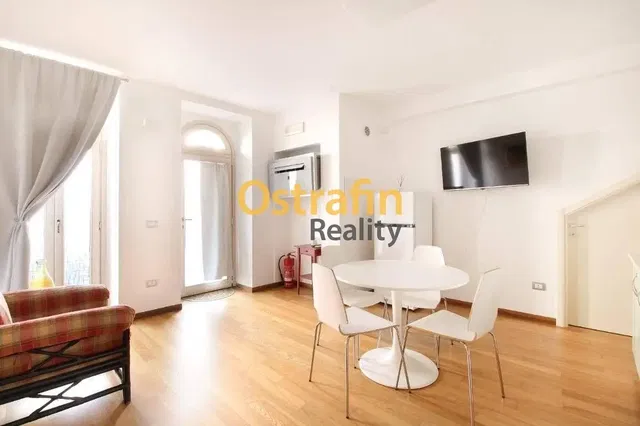 Living room; view, wood floor, natural light, modern style