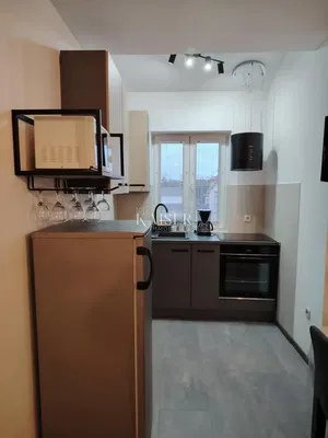 Kuchyně; kuchyňské spotřebiče, dlažba, přirozené světlo, po rekonstrukci