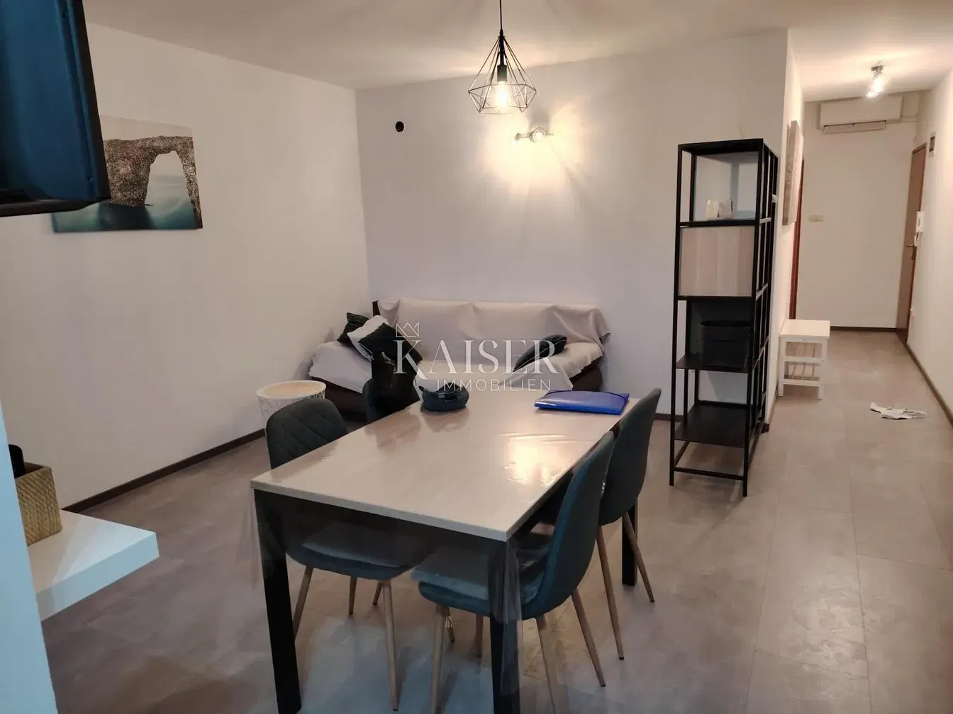 Obývací pokoj; dlažba, moderní styl