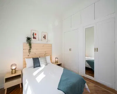 Schlafzimmer; tageslicht, moderner stil, holzboden