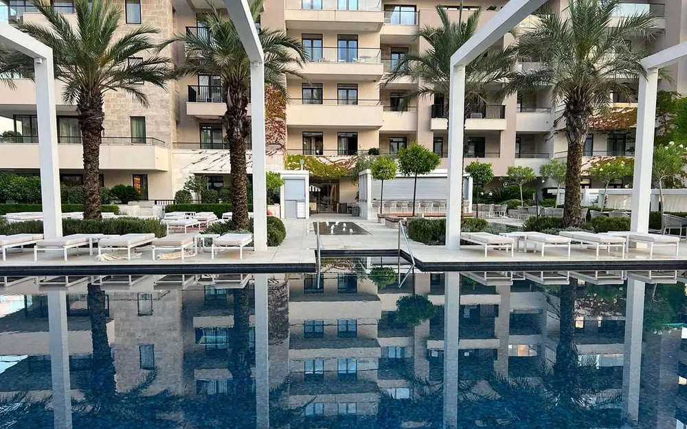 Кућа и околина; поглед, природно светло