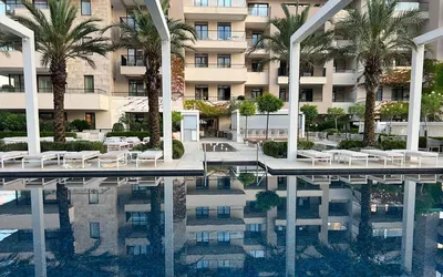 Кућа и околина; поглед, природно светло