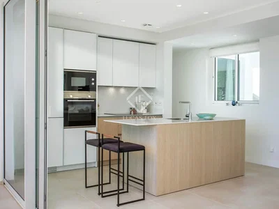 Mutfak; mutfak aletleri, fayans zemin, doğal ışık, modern stil, tadilatlı