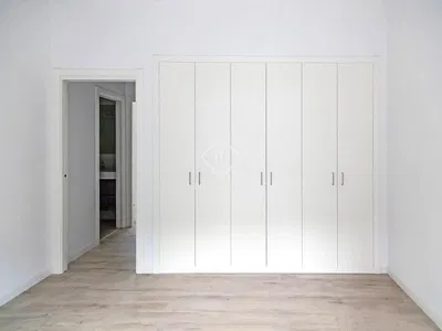 Schlafzimmer; holzboden, renoviert