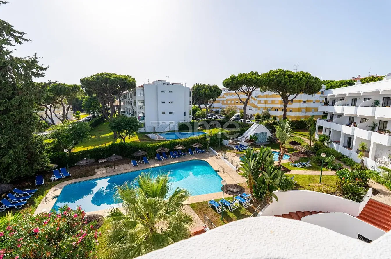 Haus und umgebung; blick, tageslicht