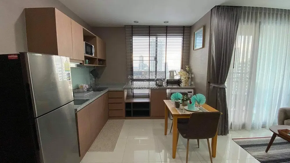 Mutfak; manzara, fayans zemin, doğal ışık