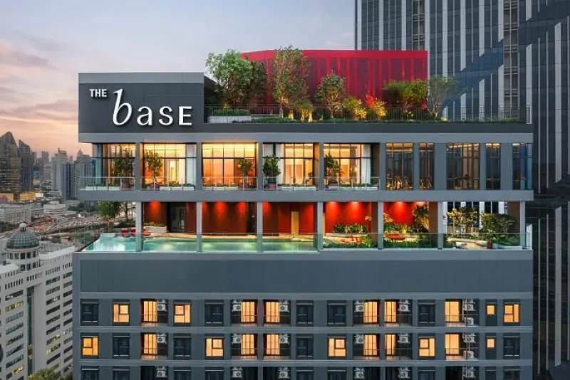 Кућа и околина; поглед, високи плафони, природно светло