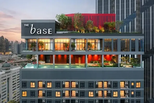 Кућа и околина; поглед, високи плафони, природно светло