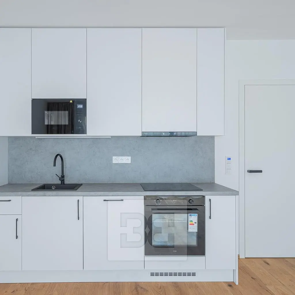 Cucina; elettrodomestici, pavimento in legno, ristrutturato, stile moderno