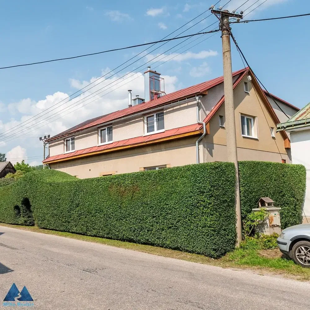 Kuća i okolina; pogled