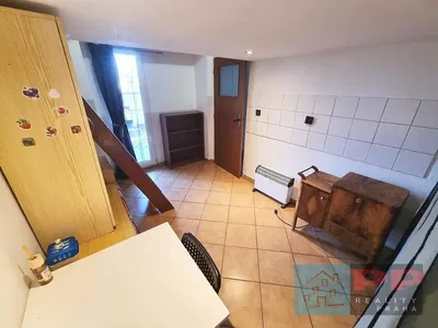 Küche; fliesenboden, renovierungsbedürftig