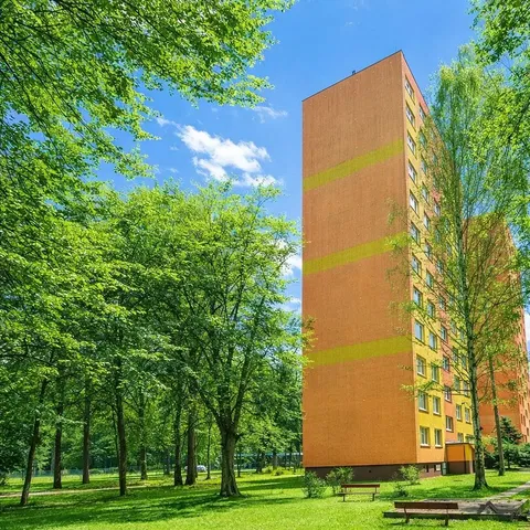 Maison et environs; vue, lumière naturelle